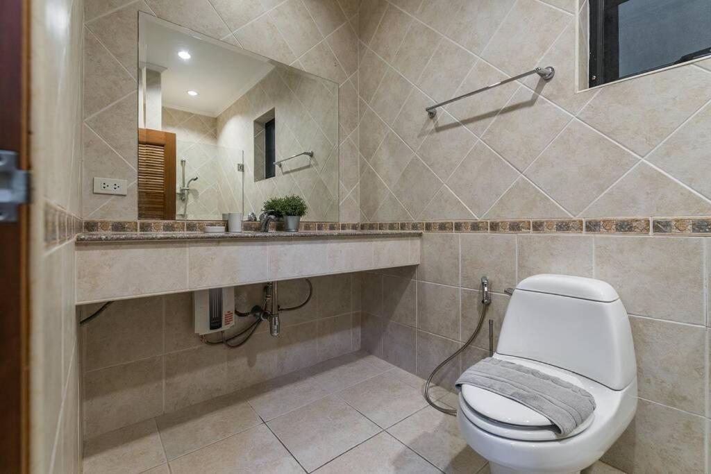 Anb Poolvilla 3Br Walk Private Beach In Pratamnak Pattaya ภายนอก รูปภาพ
