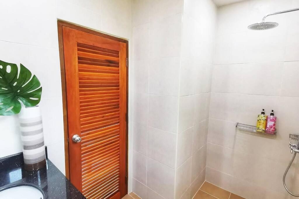 Anb Poolvilla 3Br Walk Private Beach In Pratamnak Pattaya ภายนอก รูปภาพ